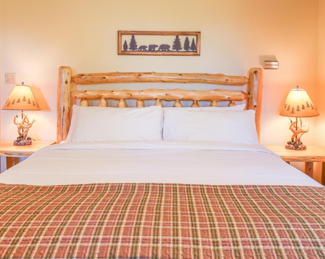 Outland Chalet & Suites Great Smoky Mountains Whittier Værelse billede