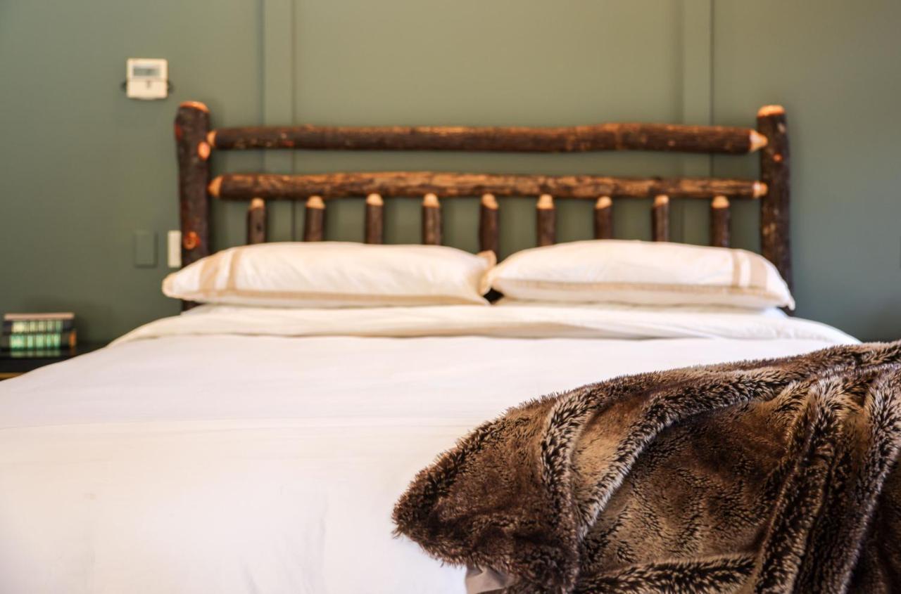 Outland Chalet & Suites Great Smoky Mountains Whittier Eksteriør billede