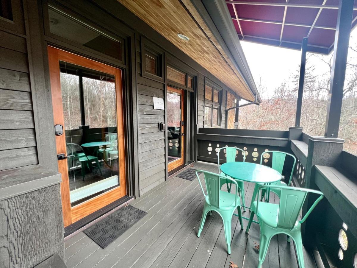 Outland Chalet & Suites Great Smoky Mountains Whittier Eksteriør billede