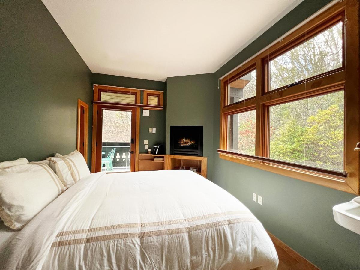 Outland Chalet & Suites Great Smoky Mountains Whittier Eksteriør billede